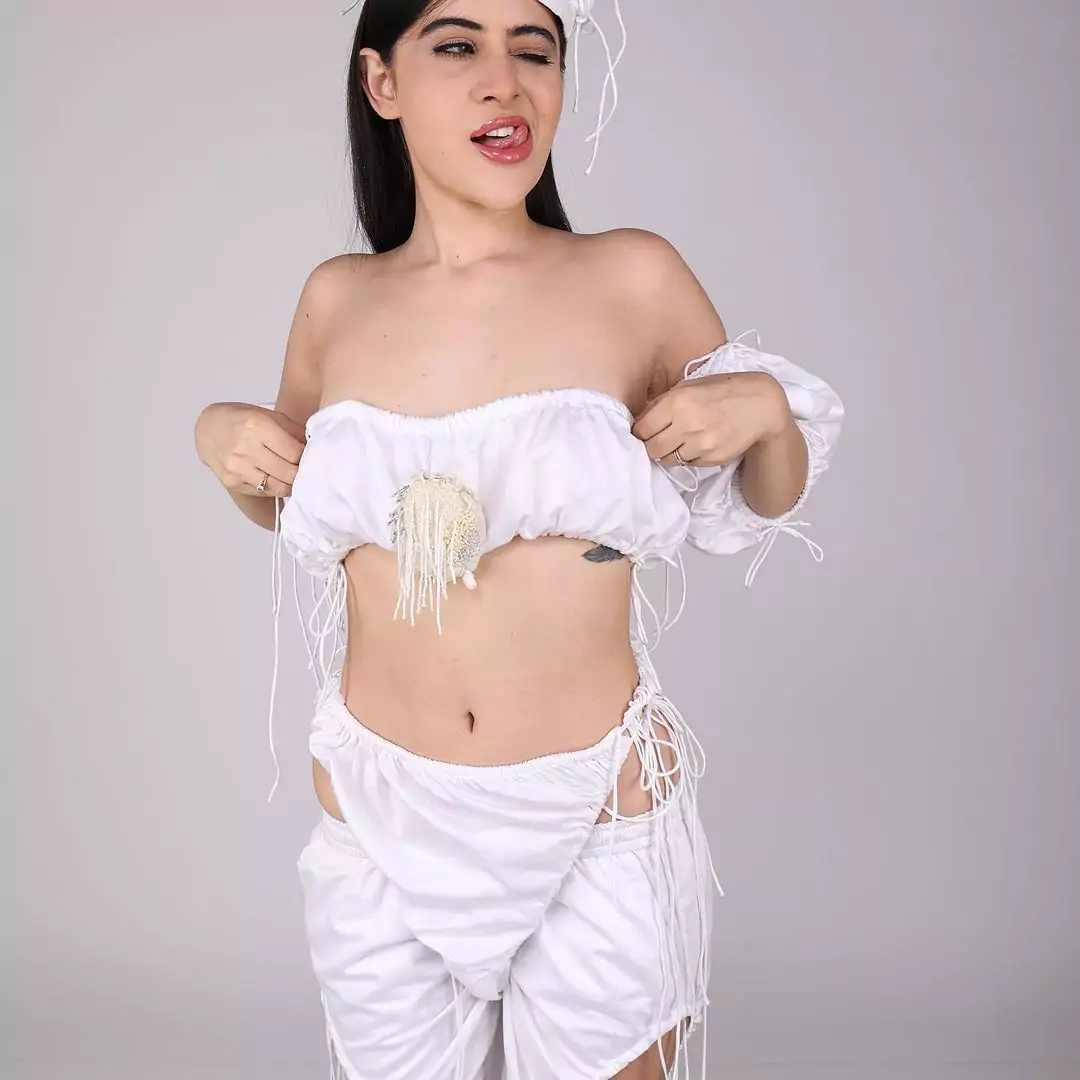 Urfi Javed Says Goodbye To Clothes, Wears Only Wire In New Video